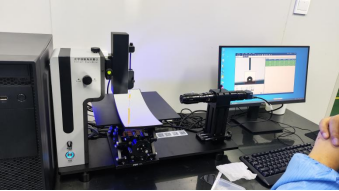 利用接觸角測量儀器測量HUD抬頭顯示反光鏡的潤濕性研究